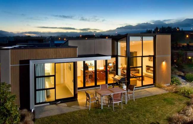 Perched right on the edge of Kaikoura's golf course is the Fairways Apartments.