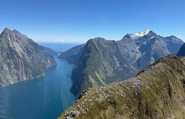 Scenic flight to Milford Sound