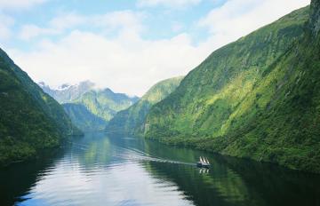 Cruising in Doubtful Sound